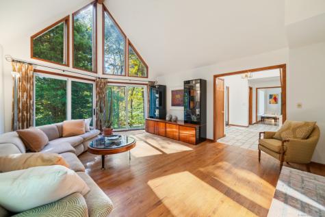 34 Echo Valley Road Newtown CT 06470