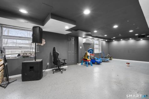 104 Oakdale Street Bridgeport CT 06606