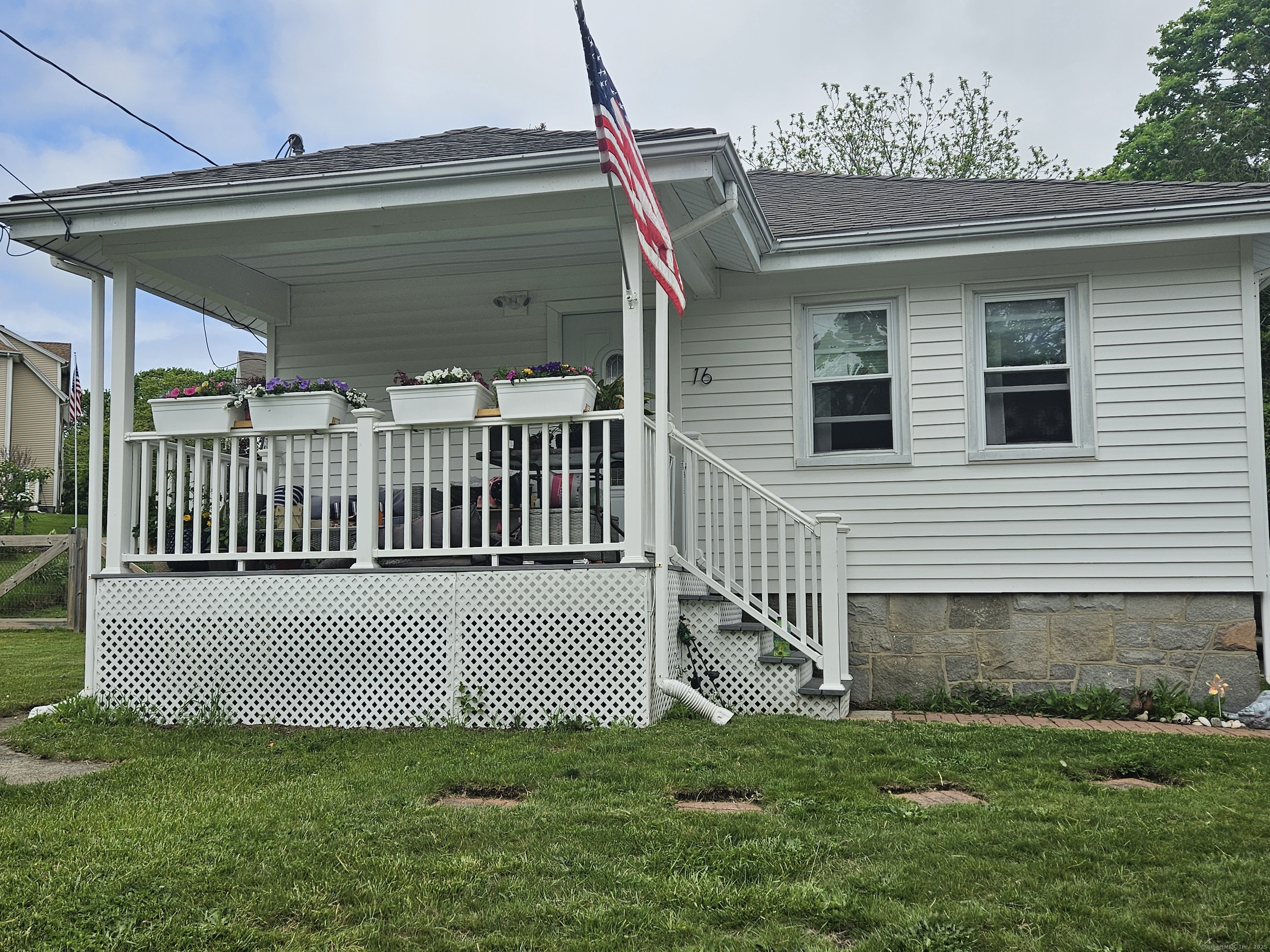 16 Walnut (Pawcatuck) Street Stonington CT 06379