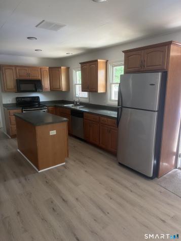 17 Sheas Lane Norwich CT 06380