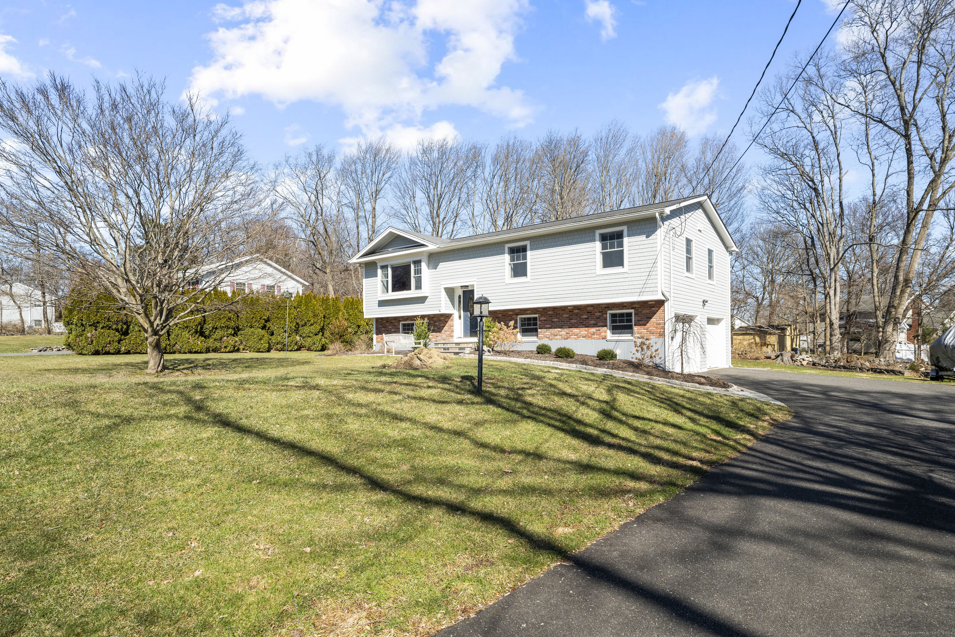 1 Robinhood Road Danbury CT 06811