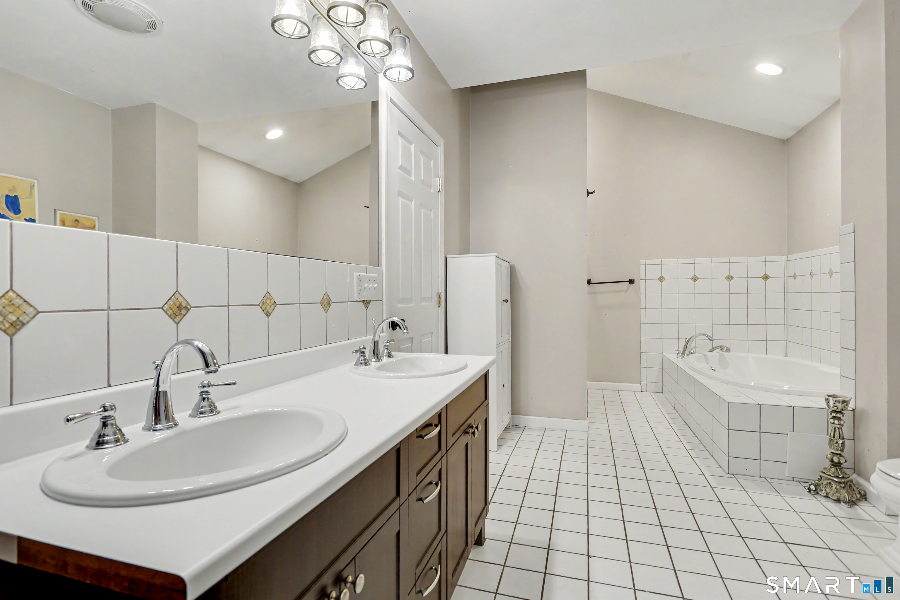 1908 Stratfield Road Fairfield CT 06825