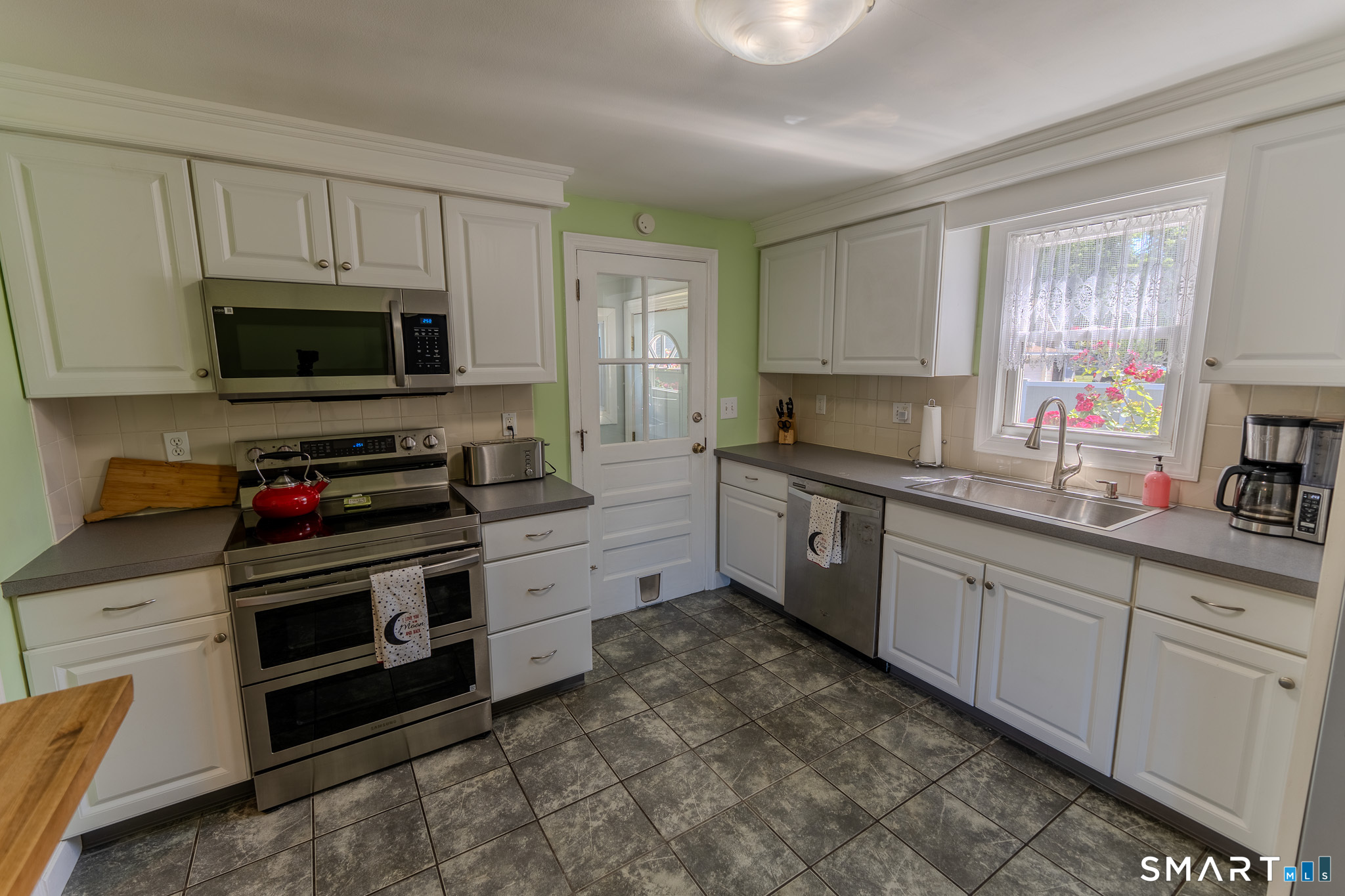 122 Pool Road North Haven CT 06473