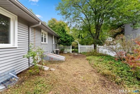 83 Richmond Lane West Hartford CT 06117