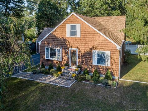 1486 Round Hill Road Fairfield CT 06824