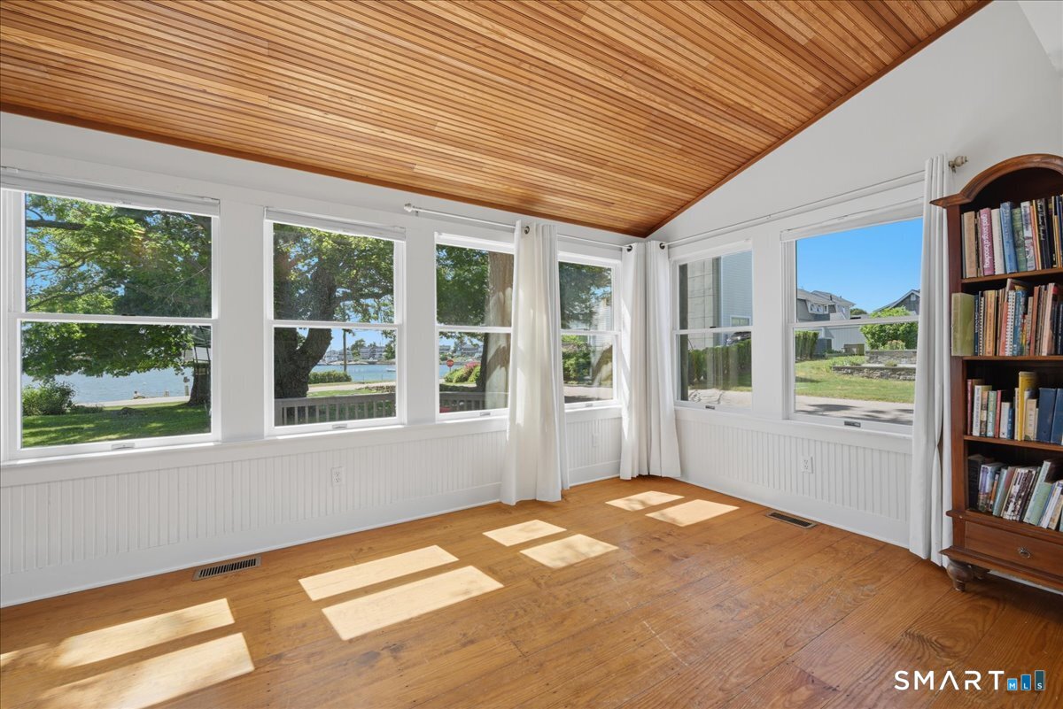 6 Hopkins Street Stonington CT 06378