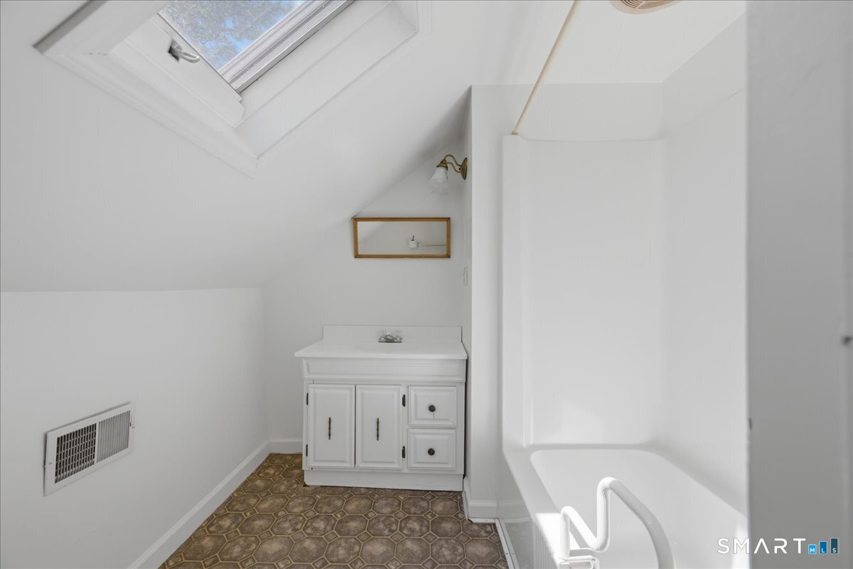 6 Hopkins Street Stonington CT 06378