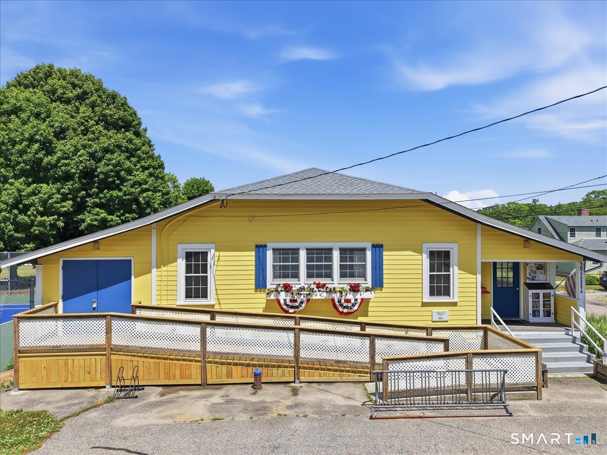 6 Hopkins Street Stonington CT 06378
