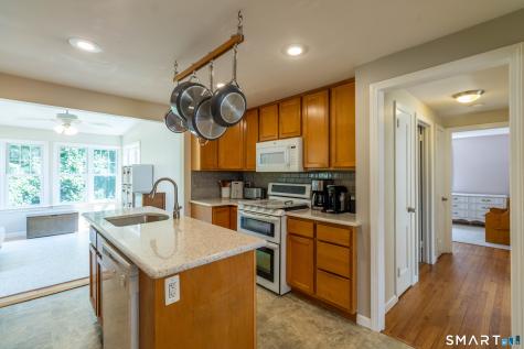 21 Overland Street Manchester CT 06040