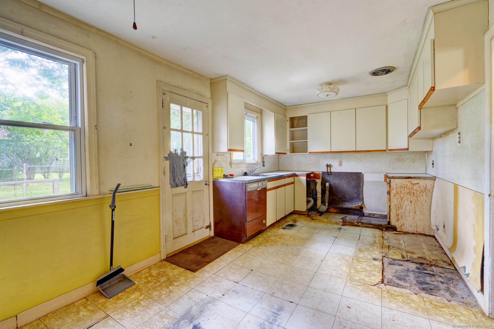 129 Glenview Drive Newington CT 06111