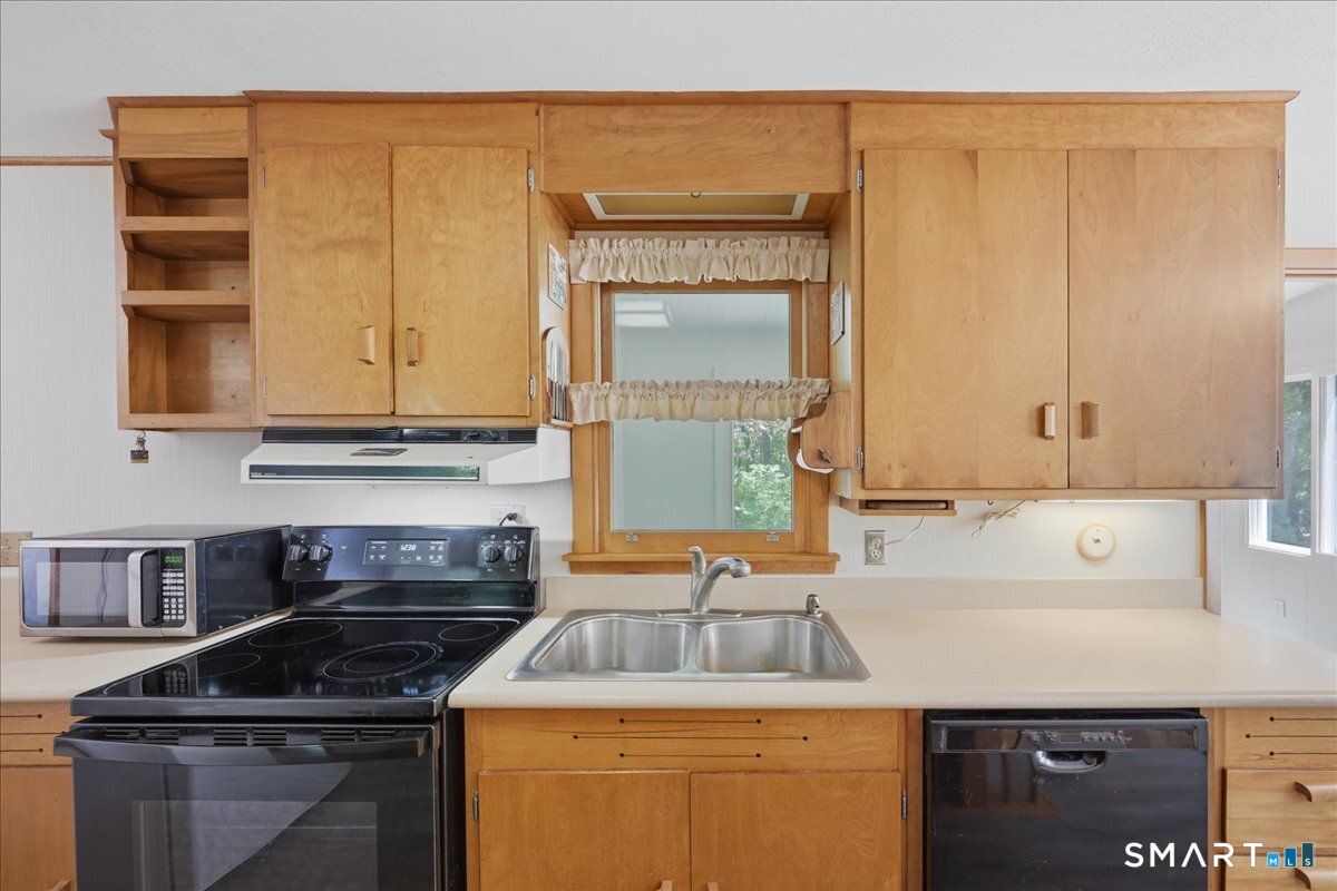 8 Roxbury Court East Lyme CT 06357