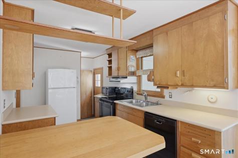 8 Roxbury Court East Lyme CT 06357