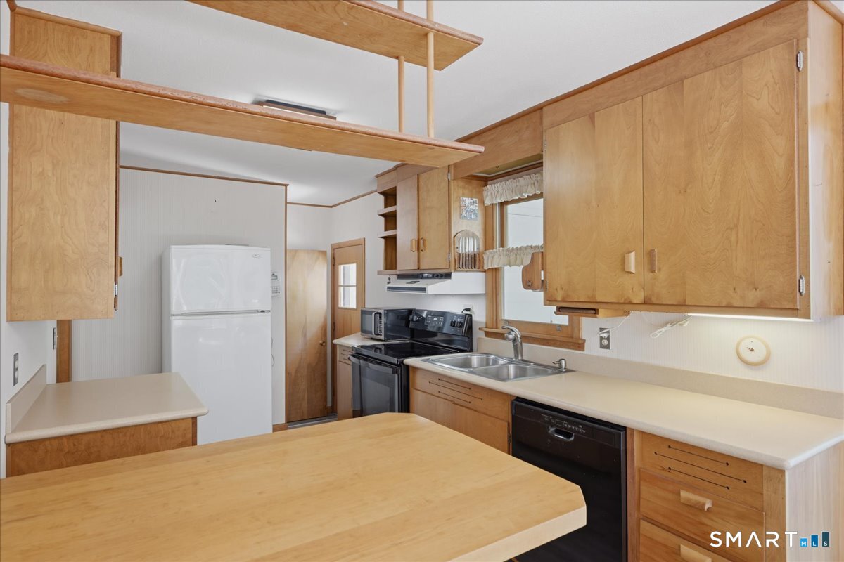 8 Roxbury Court East Lyme CT 06357