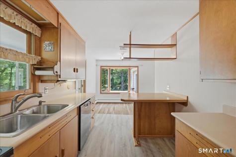 8 Roxbury Court East Lyme CT 06357
