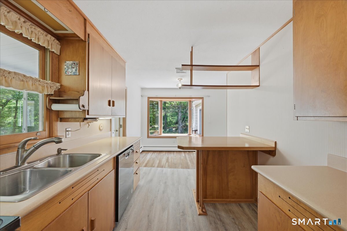 8 Roxbury Court East Lyme CT 06357