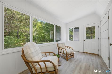 8 Roxbury Court East Lyme CT 06357