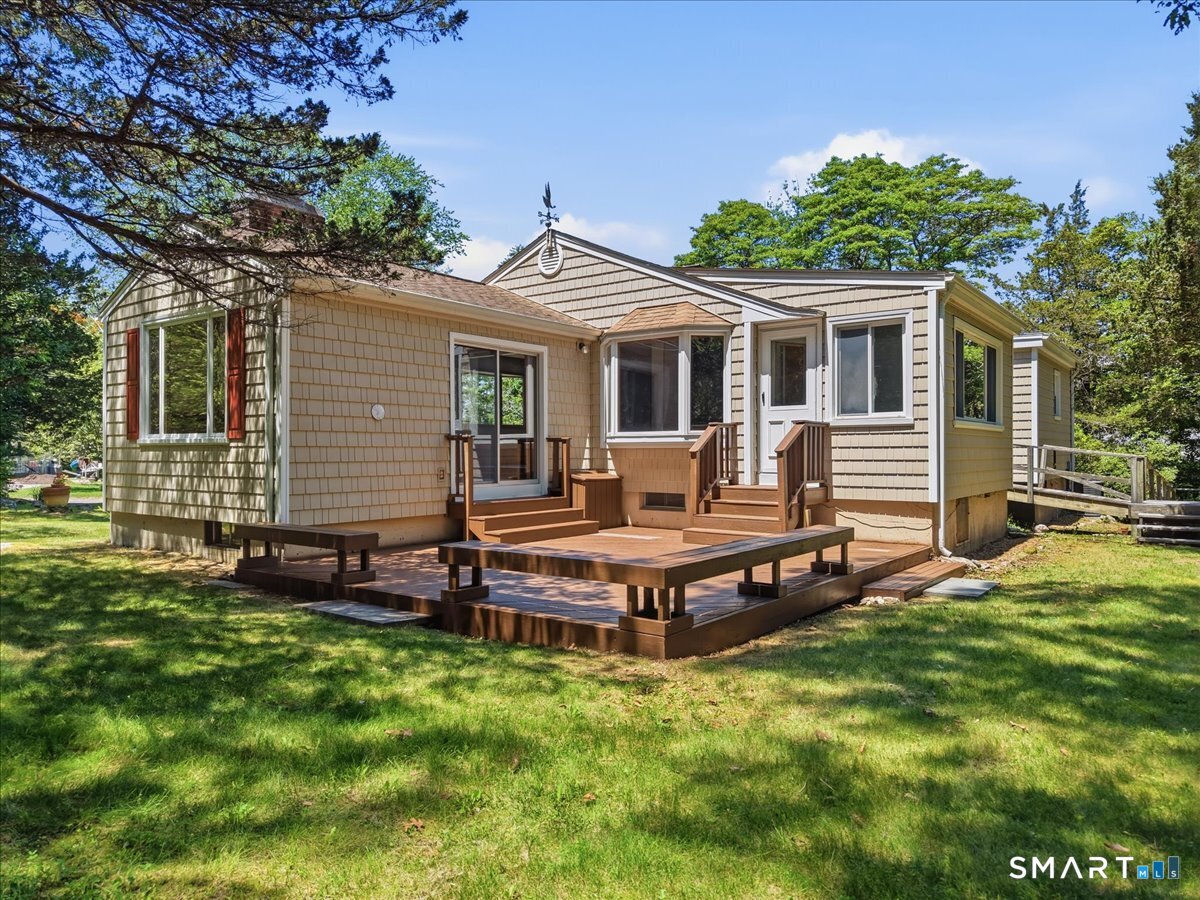 8 Roxbury Court East Lyme CT 06357