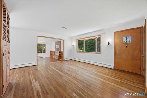 8 Roxbury Court East Lyme CT 06357