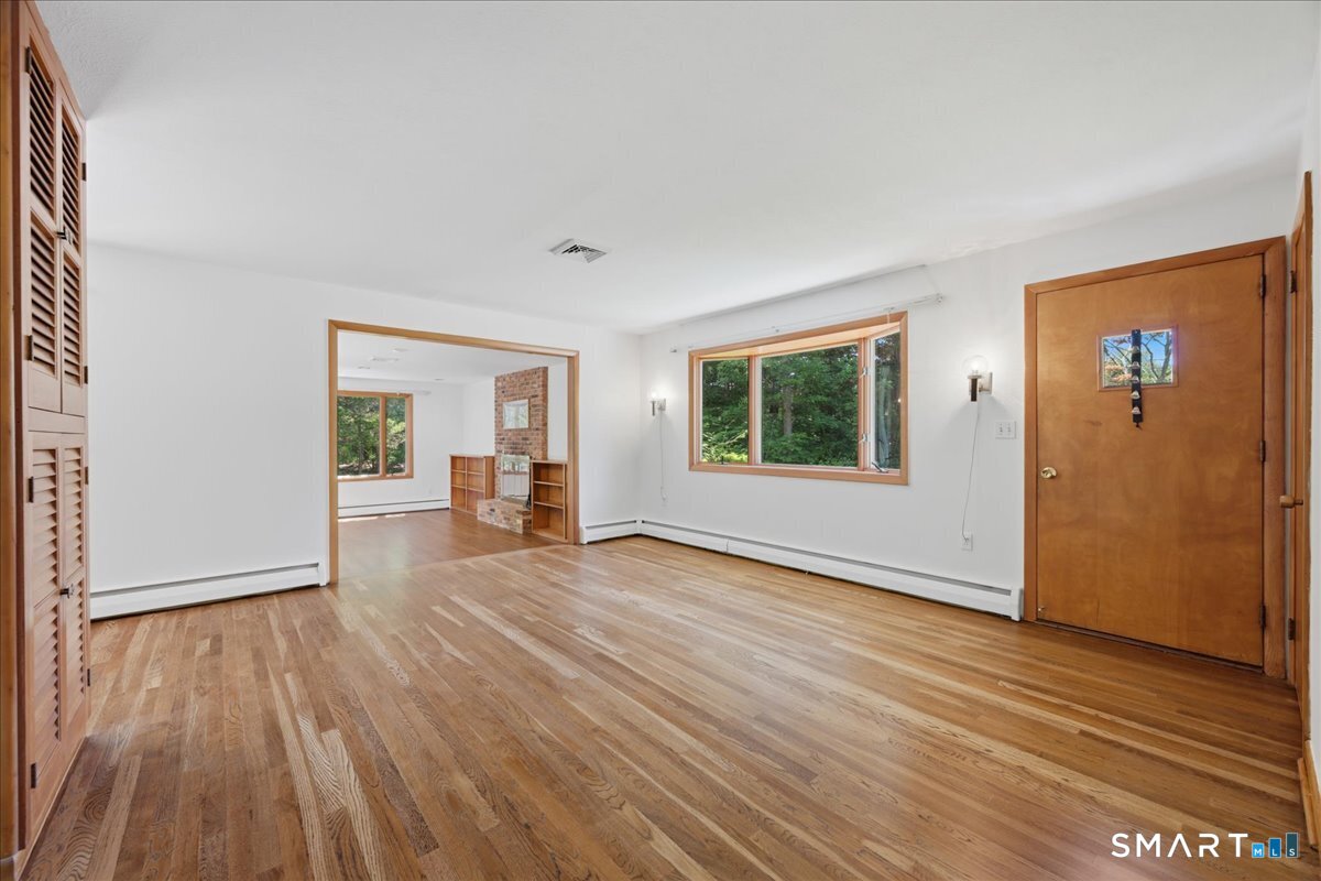 8 Roxbury Court East Lyme CT 06357