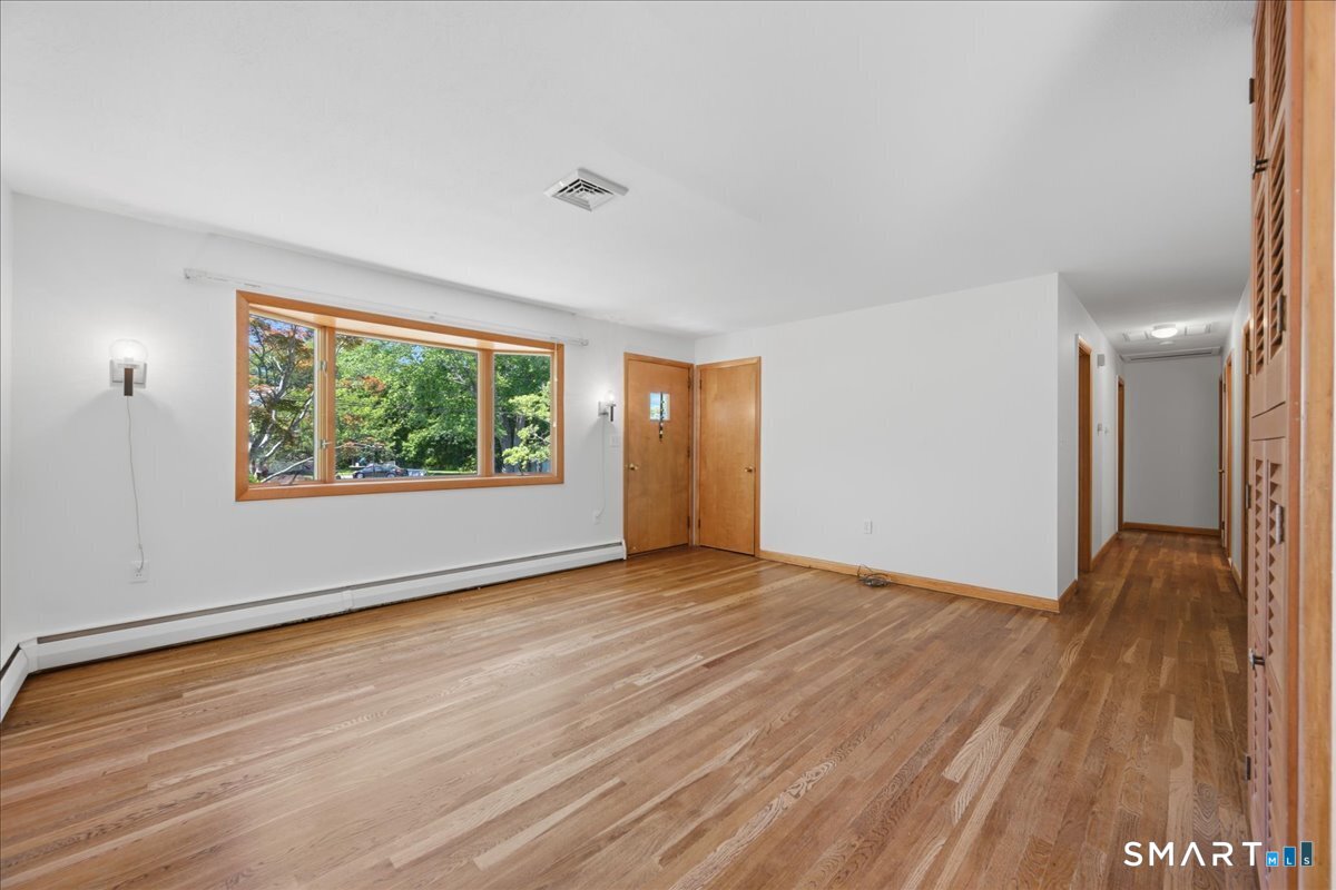 8 Roxbury Court East Lyme CT 06357