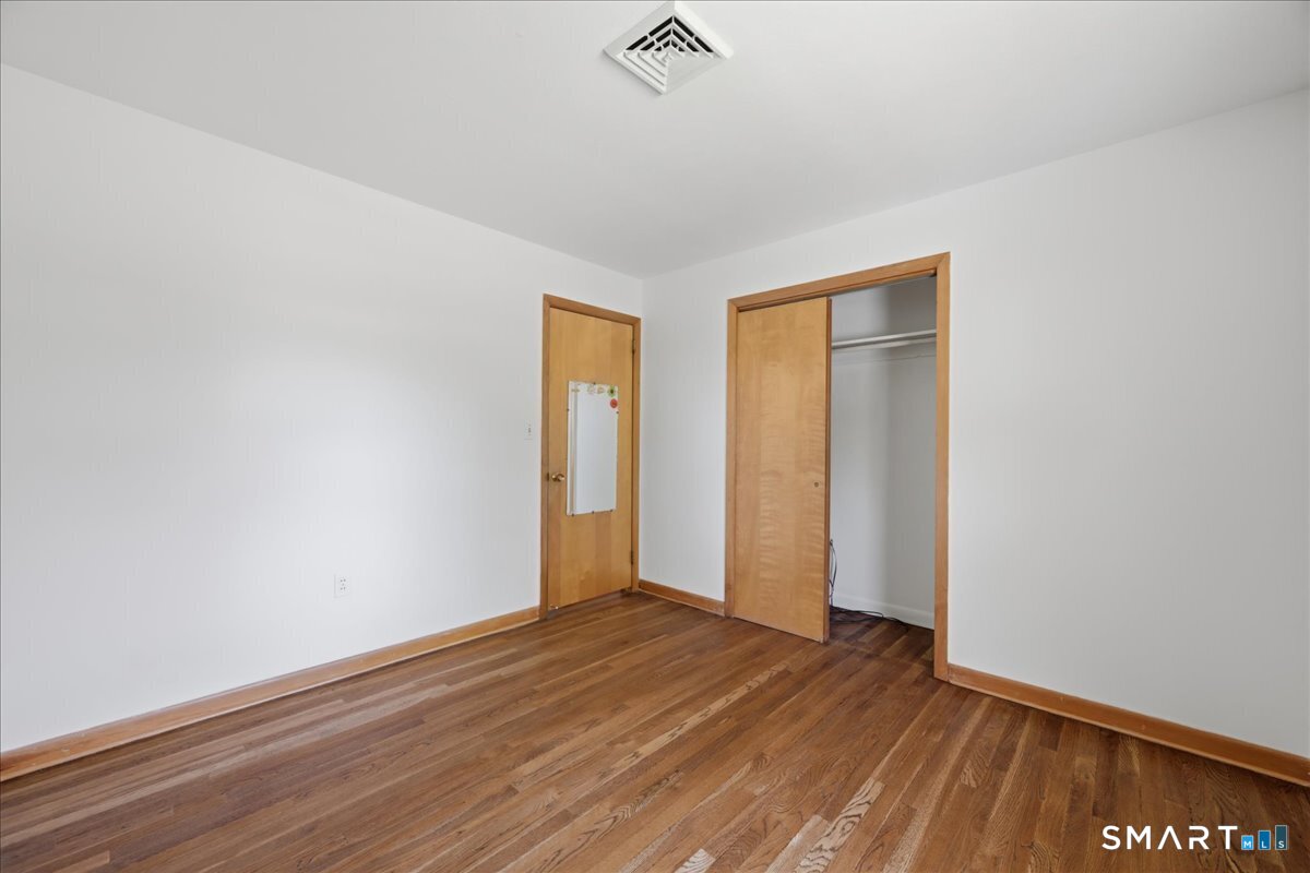 8 Roxbury Court East Lyme CT 06357
