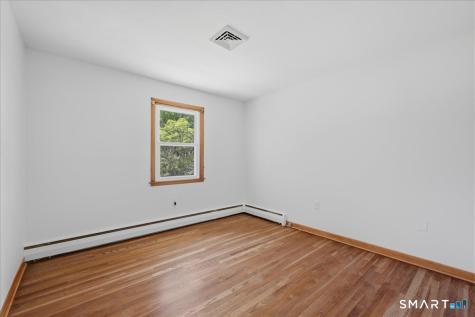 8 Roxbury Court East Lyme CT 06357