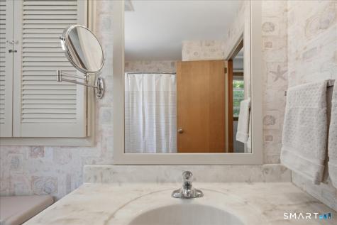 8 Roxbury Court East Lyme CT 06357