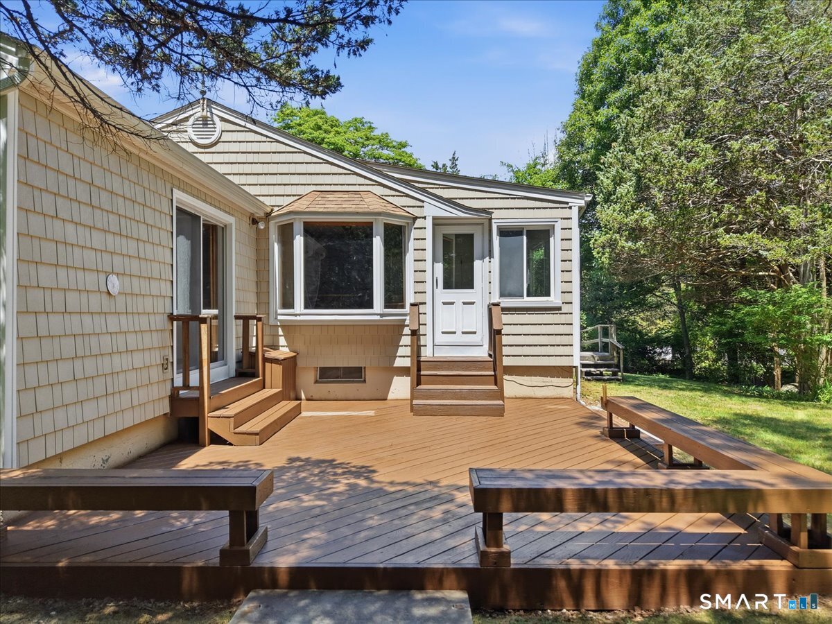 8 Roxbury Court East Lyme CT 06357