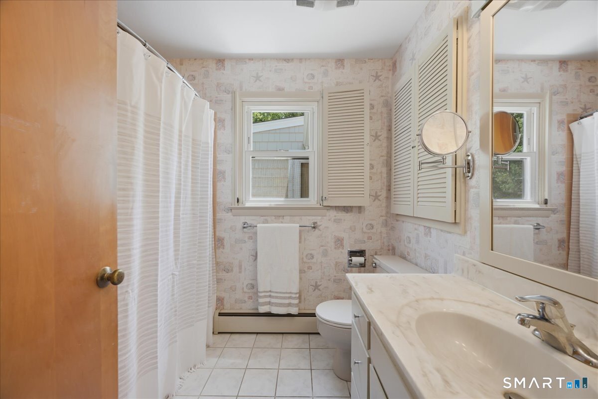 8 Roxbury Court East Lyme CT 06357