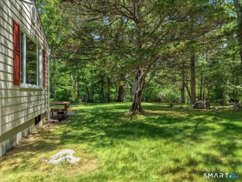 8 Roxbury Court East Lyme CT 06357