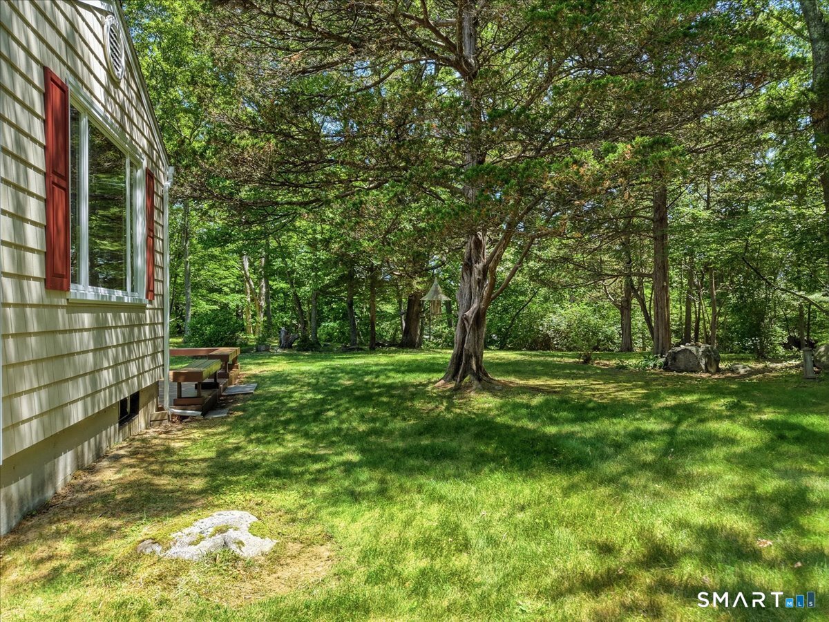 8 Roxbury Court East Lyme CT 06357