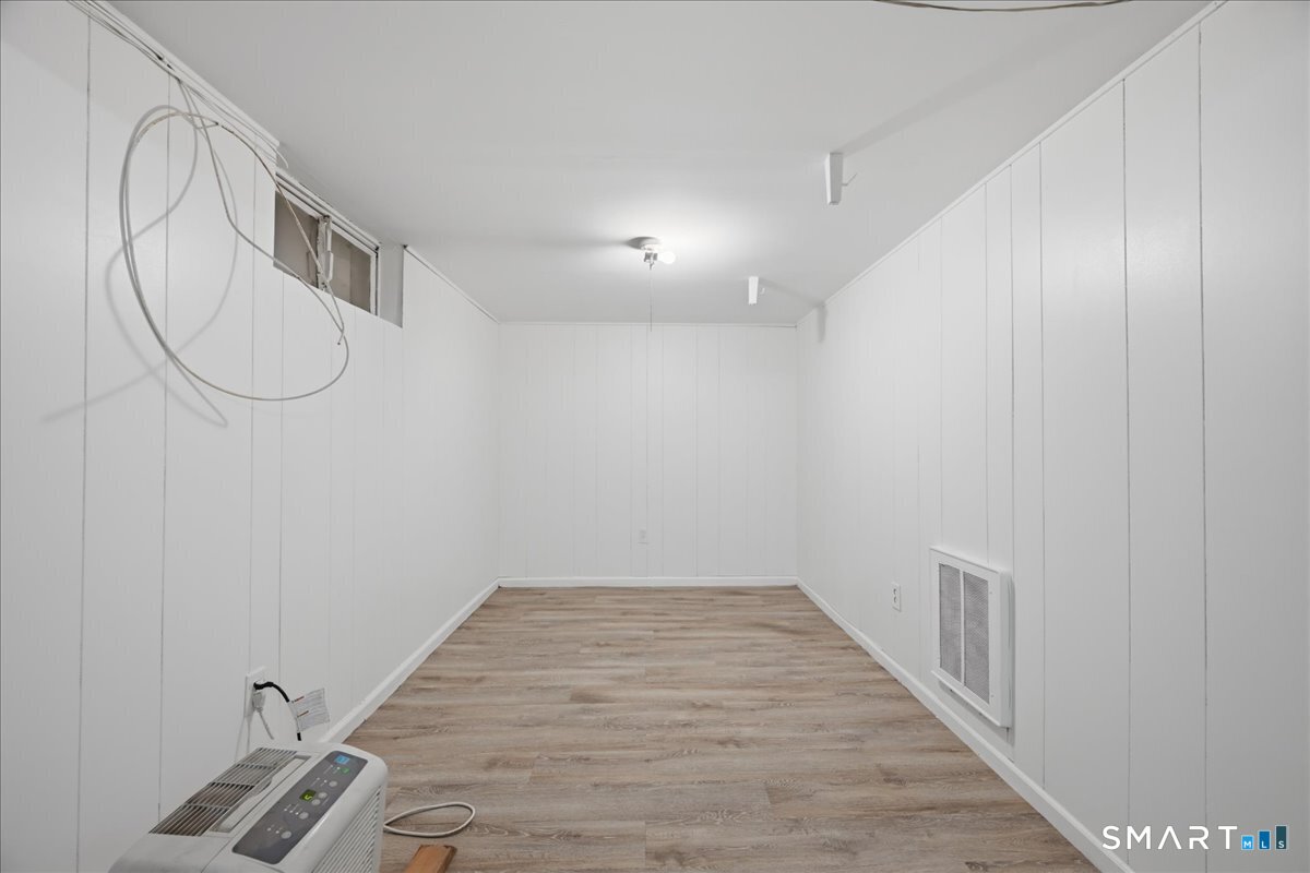 8 Roxbury Court East Lyme CT 06357