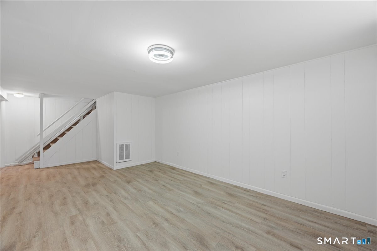 8 Roxbury Court East Lyme CT 06357