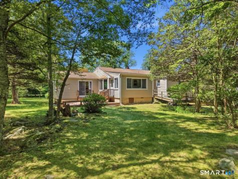 8 Roxbury Court East Lyme CT 06357