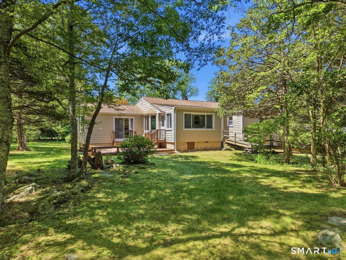 8 Roxbury Court East Lyme CT 06357
