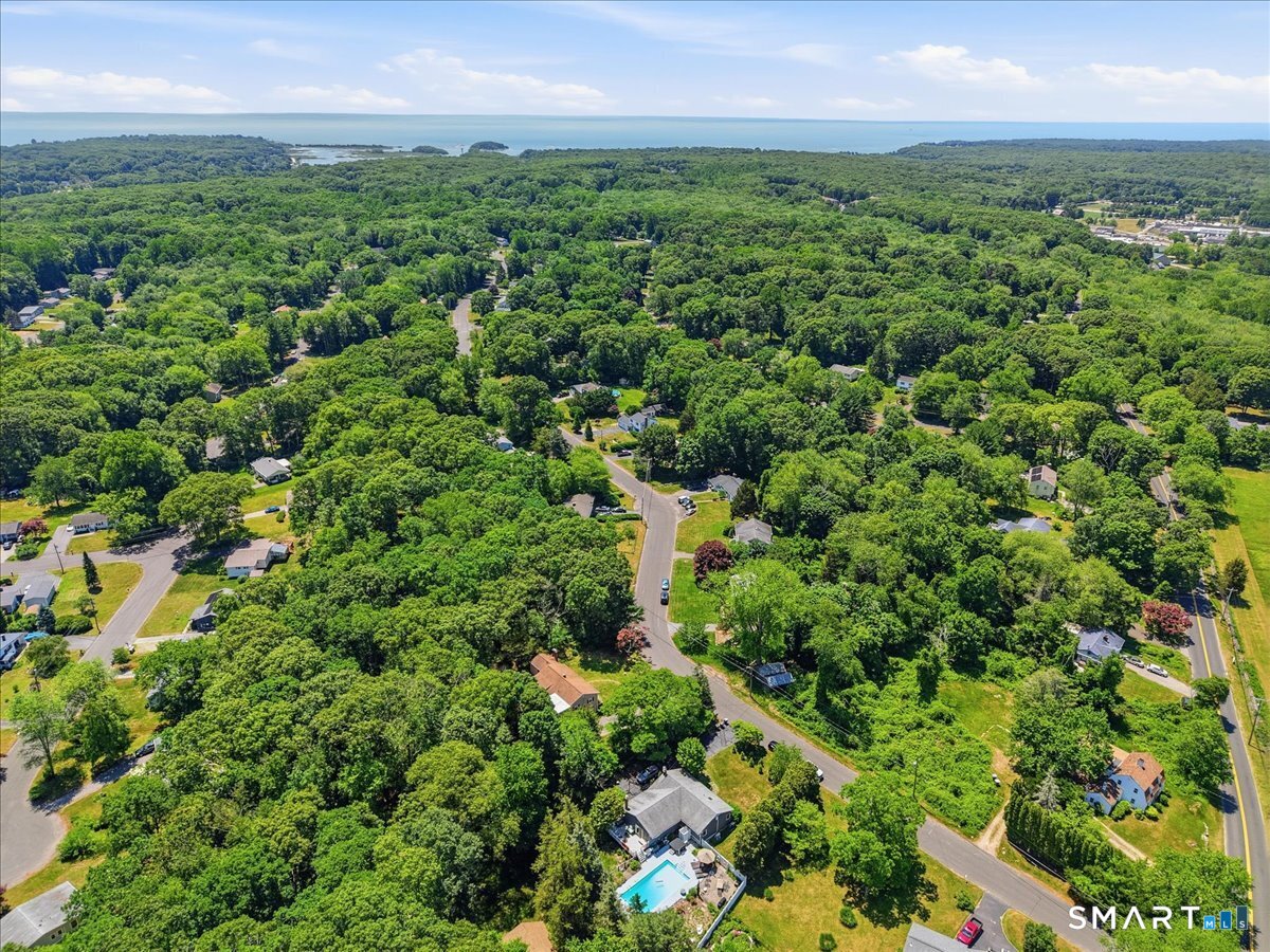 8 Roxbury Court East Lyme CT 06357