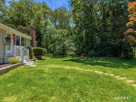 8 Roxbury Court East Lyme CT 06357