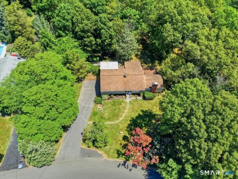 8 Roxbury Court East Lyme CT 06357