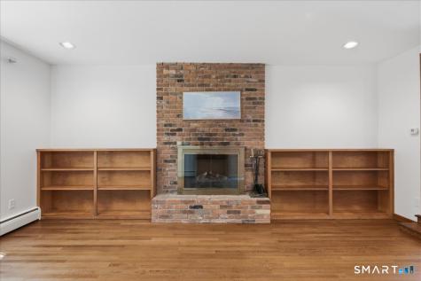 8 Roxbury Court East Lyme CT 06357