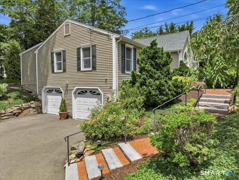 2 Brocketts Lane Branford CT 06405