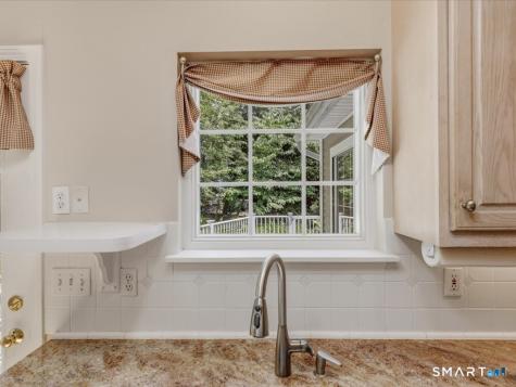 2 Brocketts Lane Branford CT 06405