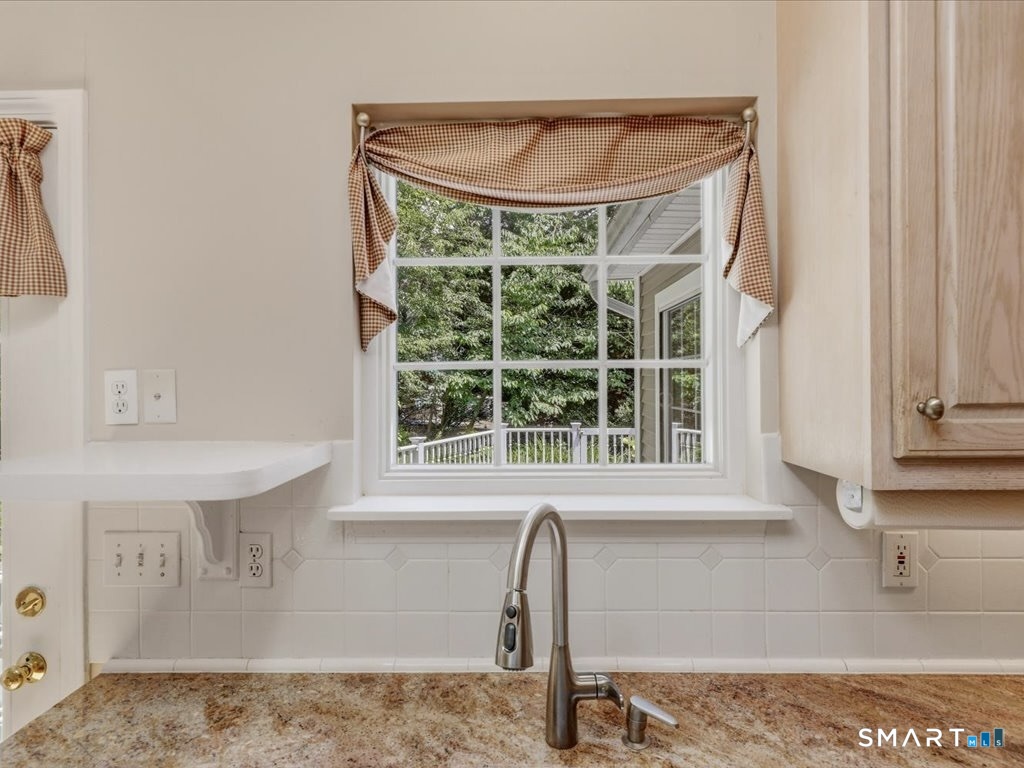 2 Brocketts Lane Branford CT 06405
