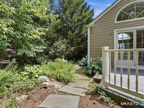 2 Brocketts Lane Branford CT 06405
