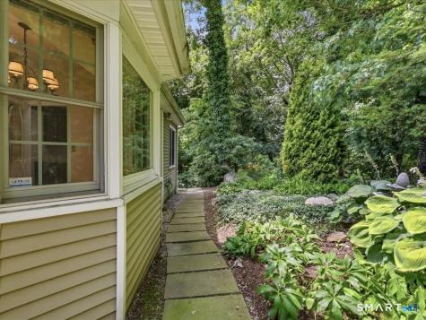 2 Brocketts Lane Branford CT 06405