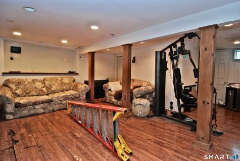 64 Saint Andrew Avenue East Haven CT 06512