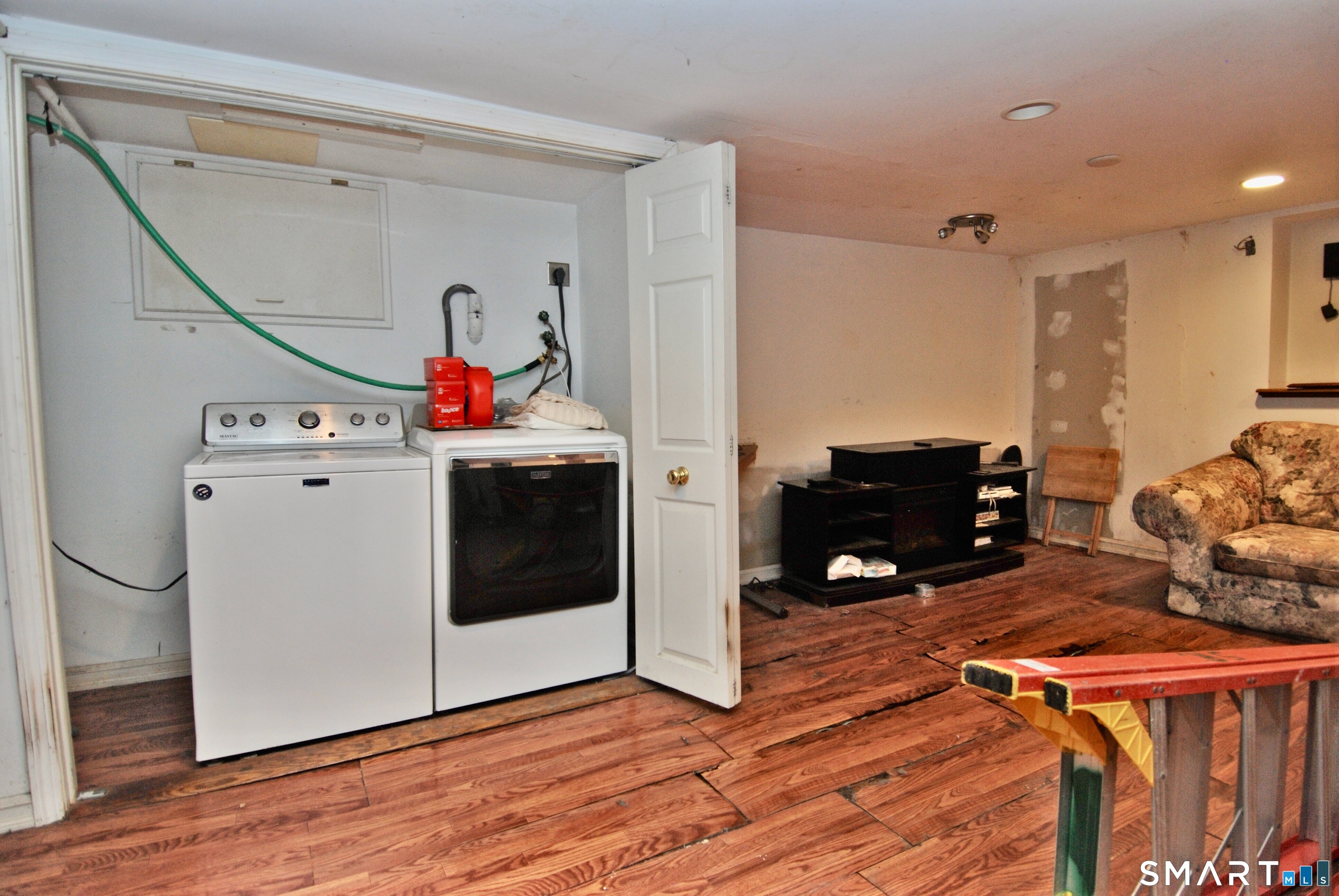 64 Saint Andrew Avenue East Haven CT 06512