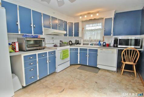 64 Saint Andrew Avenue East Haven CT 06512