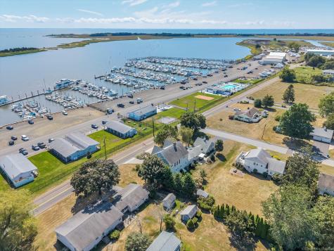 19 Riverside Drive Clinton CT 06413