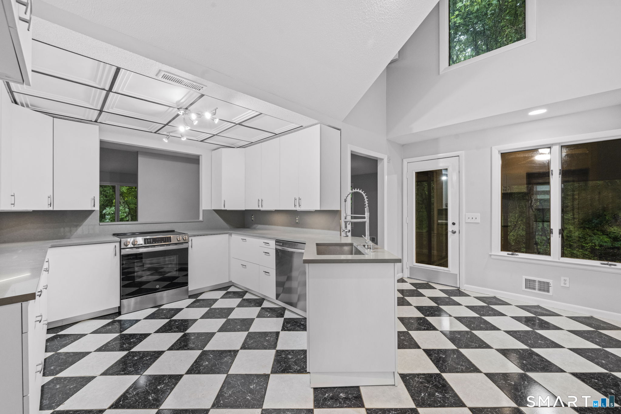 30 North Canton Road Simsbury CT 06092