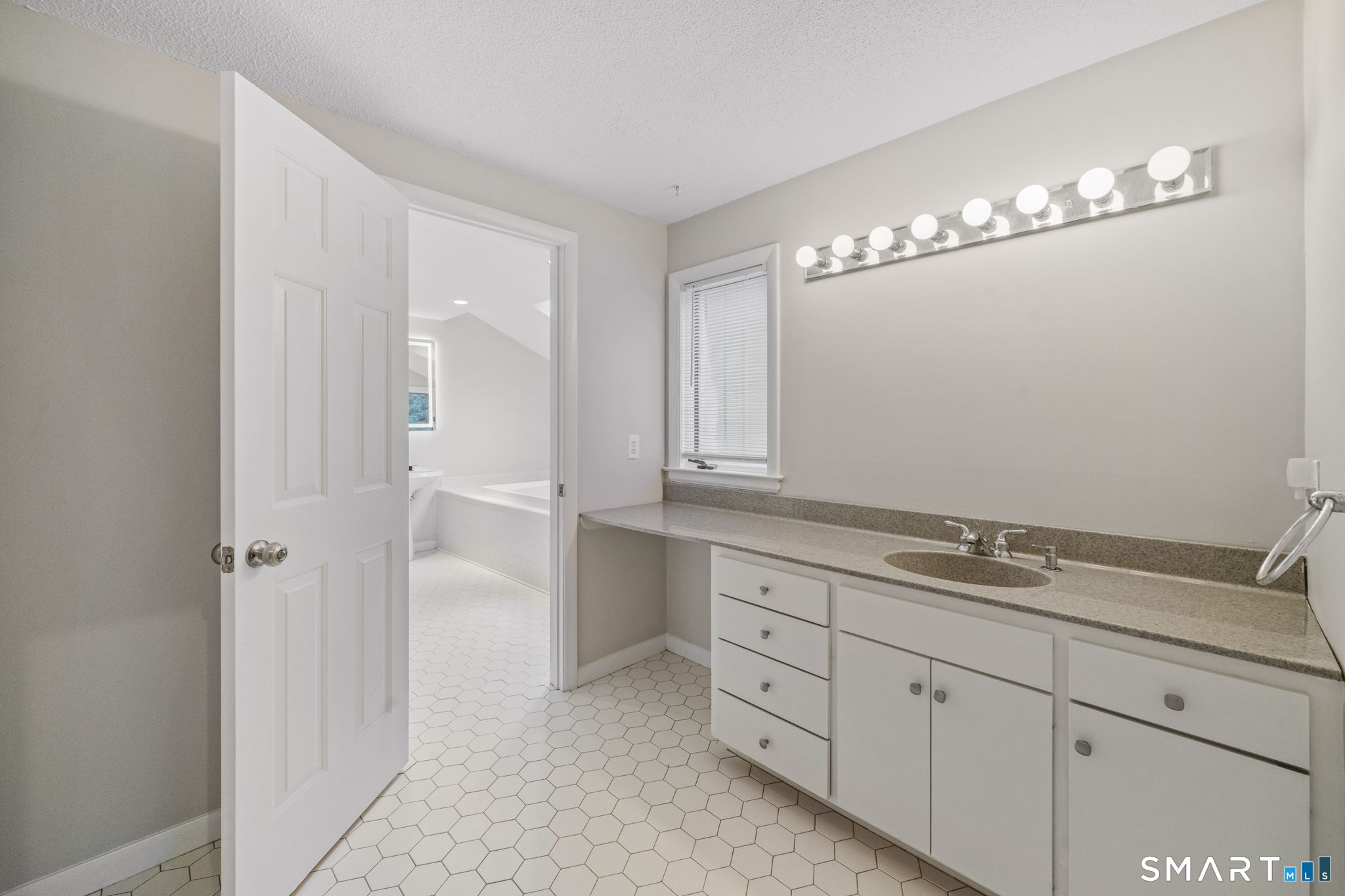 30 North Canton Road Simsbury CT 06092